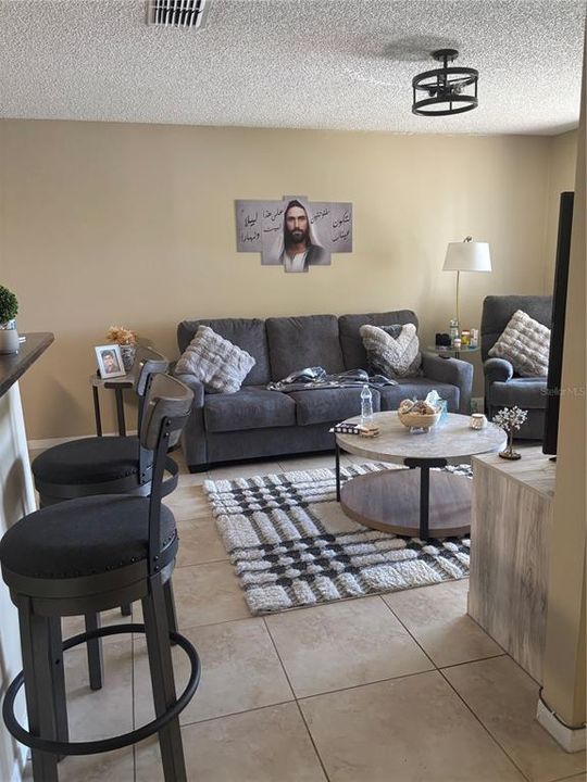For Rent: $1,295 (1 beds, 1 baths, 701 Square Feet)