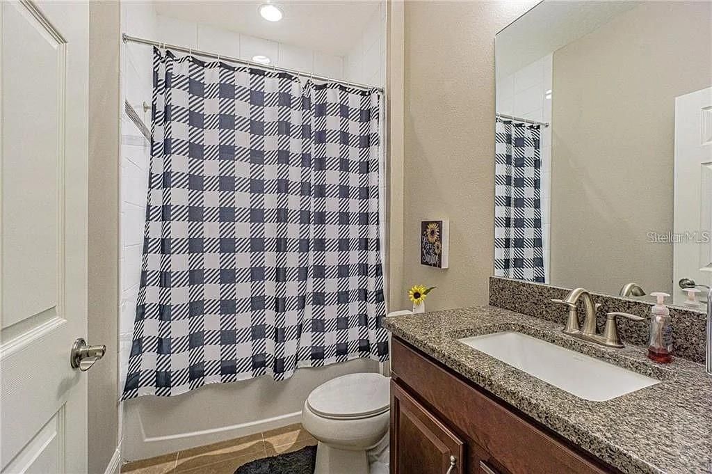 В аренду: $3,700 (4 спален, 3 ванн, 2650 Квадратных фут)