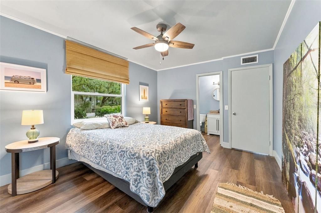 For Sale: $345,000 (1 beds, 1 baths, 684 Square Feet)