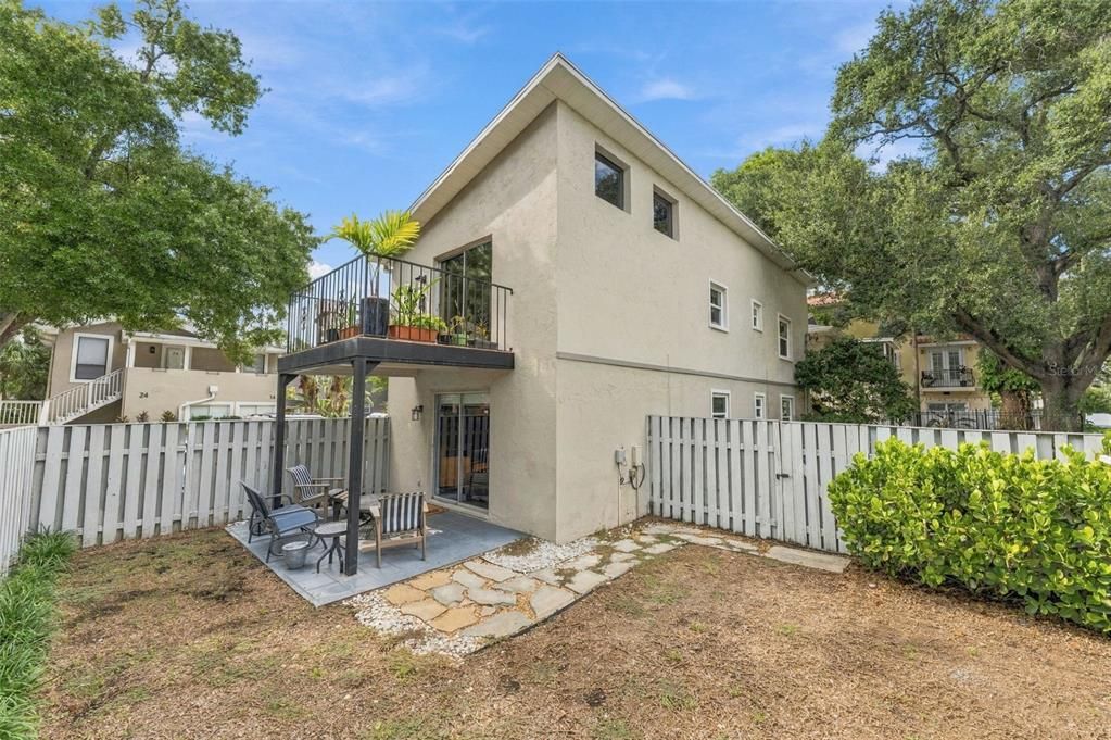 For Sale: $345,000 (1 beds, 1 baths, 684 Square Feet)