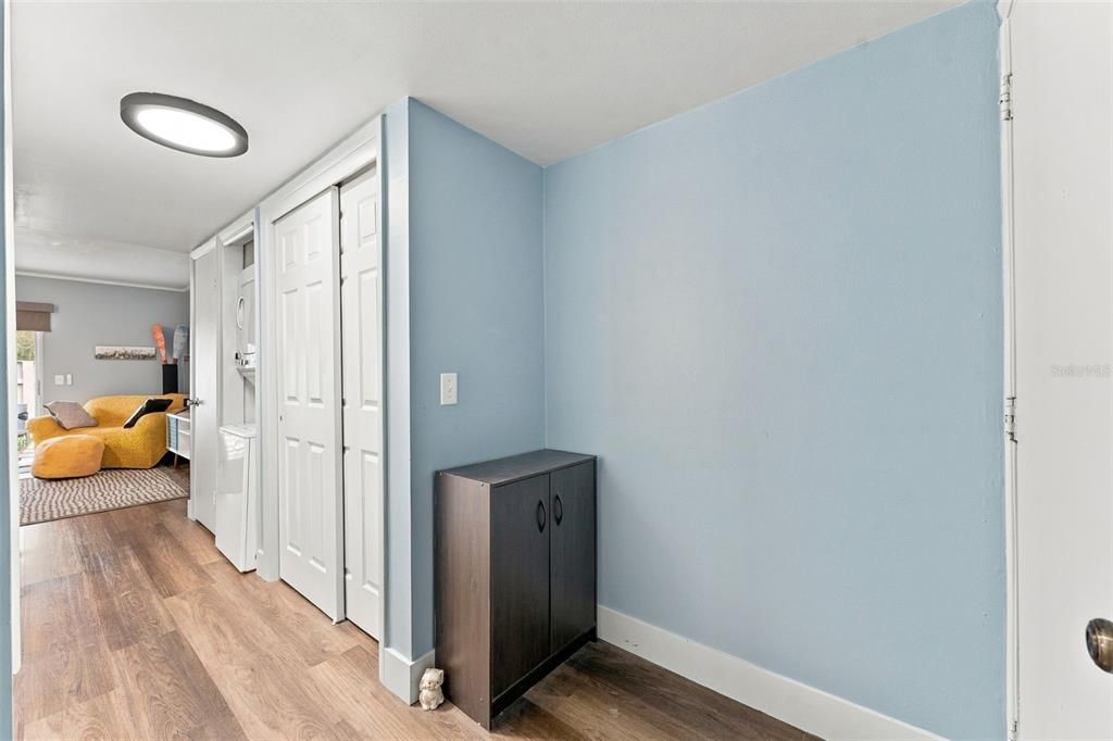 For Sale: $345,000 (1 beds, 1 baths, 684 Square Feet)