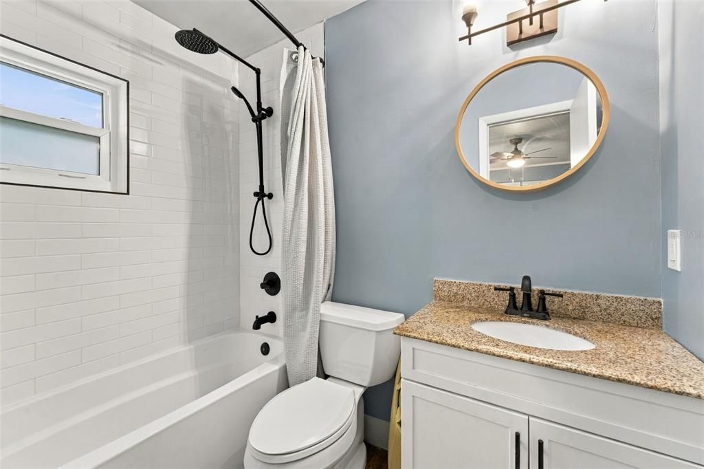 For Sale: $345,000 (1 beds, 1 baths, 684 Square Feet)