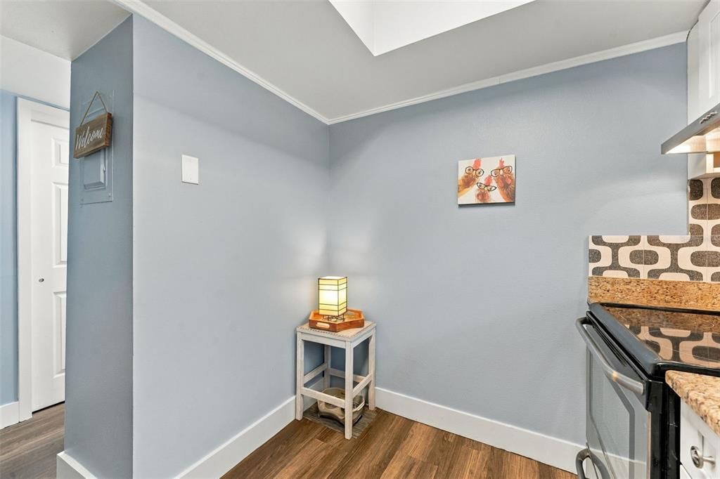 For Sale: $345,000 (1 beds, 1 baths, 684 Square Feet)
