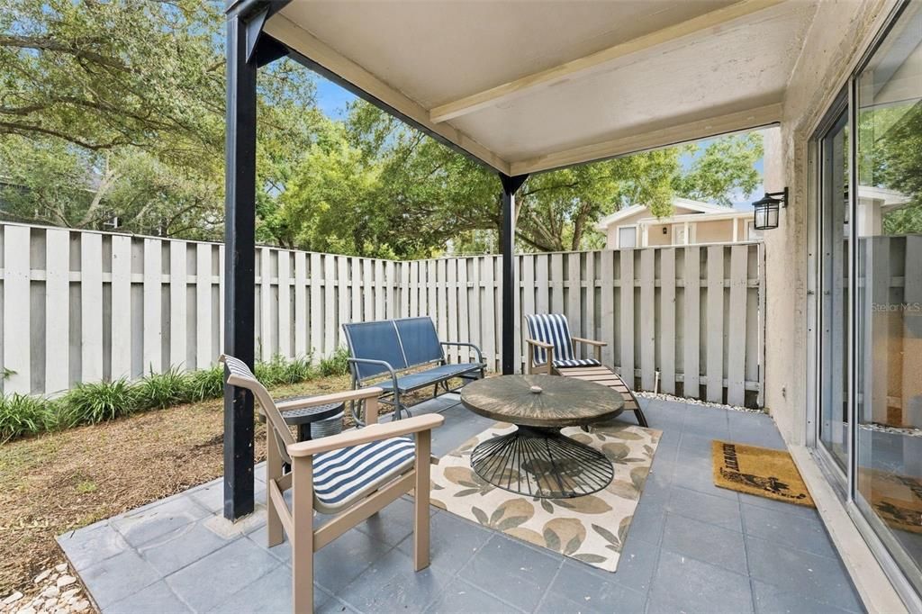 For Sale: $345,000 (1 beds, 1 baths, 684 Square Feet)
