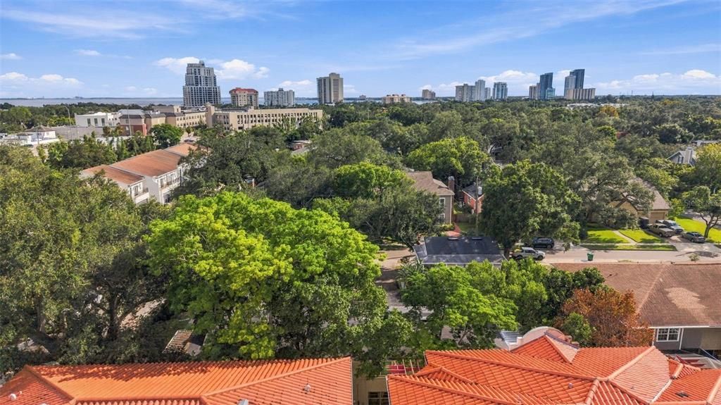For Sale: $345,000 (1 beds, 1 baths, 684 Square Feet)