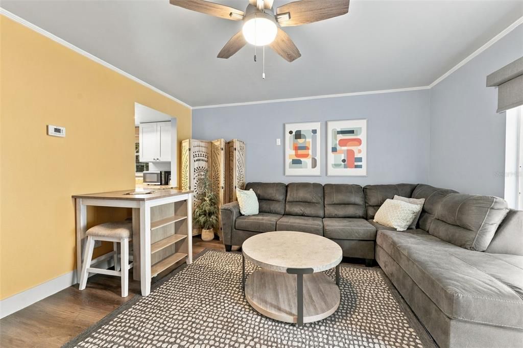 For Sale: $345,000 (1 beds, 1 baths, 684 Square Feet)