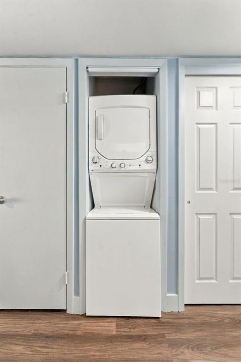 For Sale: $345,000 (1 beds, 1 baths, 684 Square Feet)