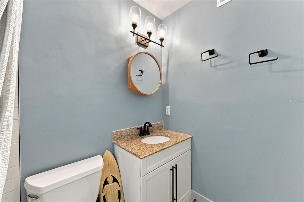 For Sale: $345,000 (1 beds, 1 baths, 684 Square Feet)