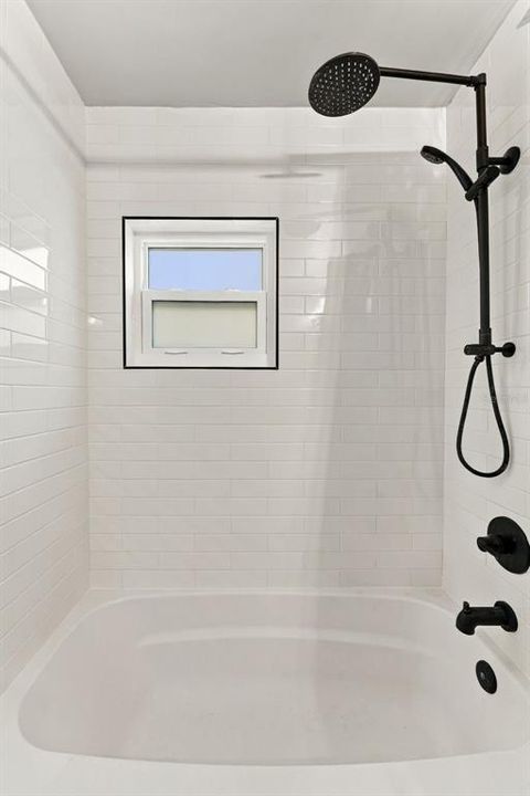 For Sale: $345,000 (1 beds, 1 baths, 684 Square Feet)