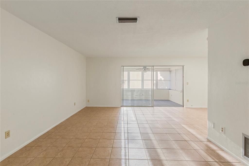 В аренду: $1,940 (2 спален, 1 ванн, 928 Квадратных фут)