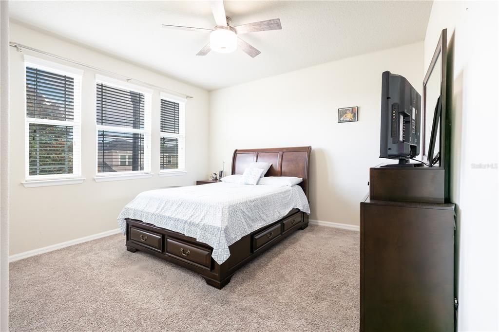 For Sale: $500,000 (3 beds, 2 baths, 2416 Square Feet)