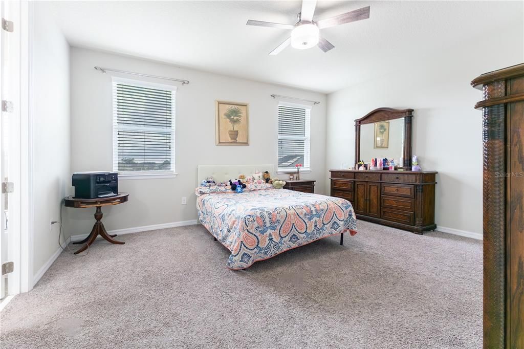For Sale: $500,000 (3 beds, 2 baths, 2416 Square Feet)