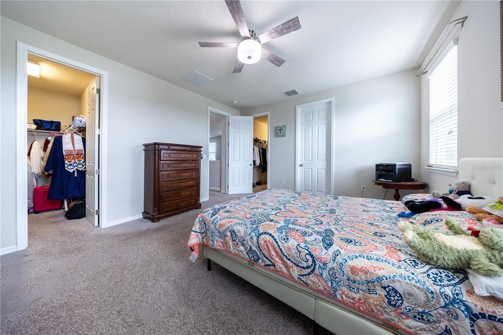 For Sale: $500,000 (3 beds, 2 baths, 2416 Square Feet)