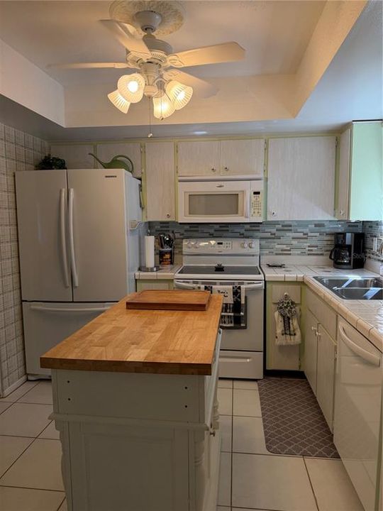 For Sale: $184,900 (2 beds, 2 baths, 1195 Square Feet)