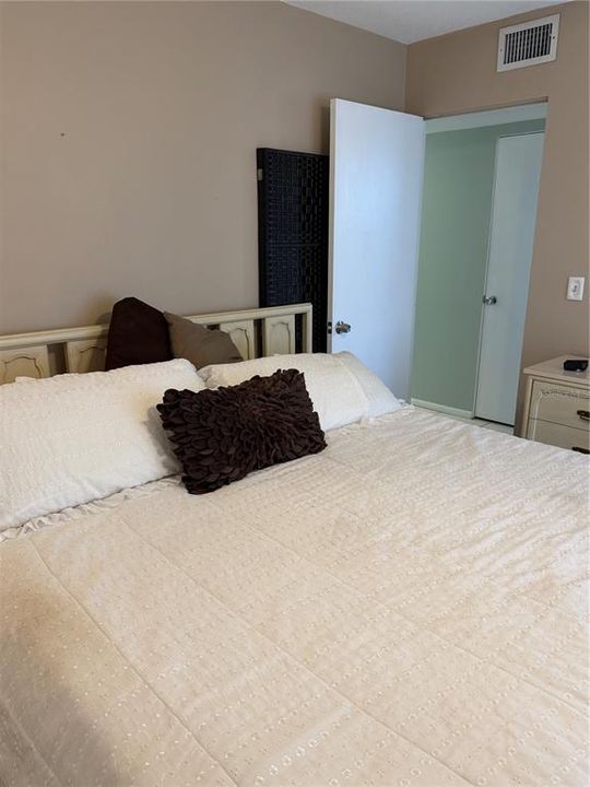 For Sale: $184,900 (2 beds, 2 baths, 1195 Square Feet)