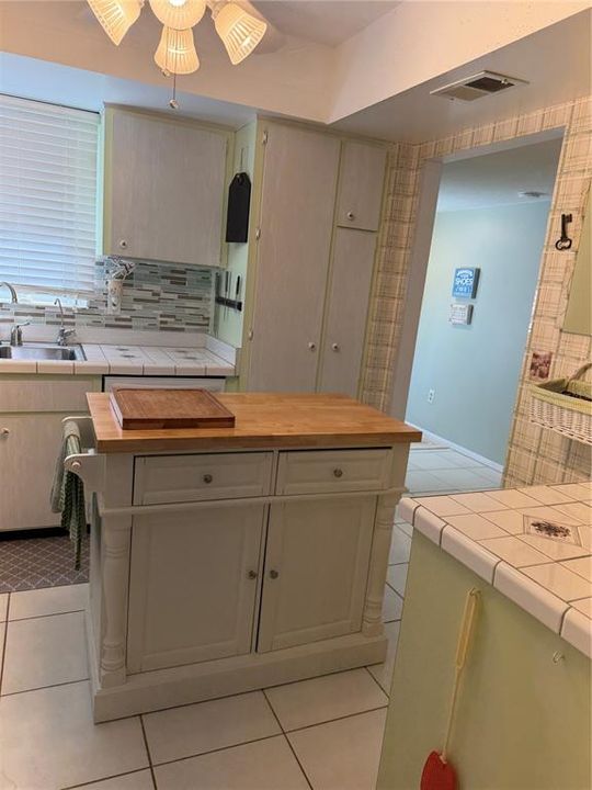 For Sale: $184,900 (2 beds, 2 baths, 1195 Square Feet)