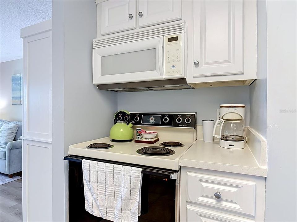 For Sale: $249,900 (2 beds, 2 baths, 925 Square Feet)