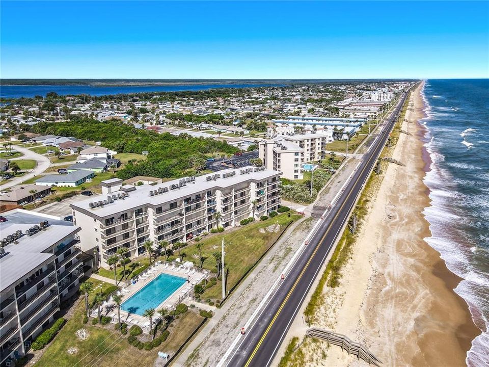 For Sale: $249,900 (2 beds, 2 baths, 925 Square Feet)
