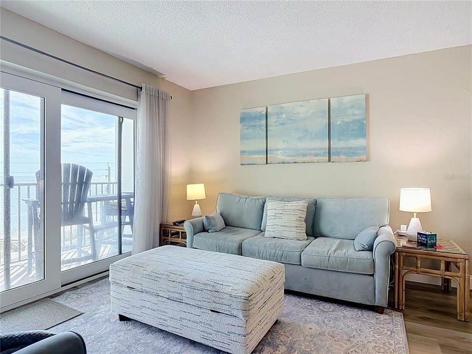 For Sale: $249,900 (2 beds, 2 baths, 925 Square Feet)