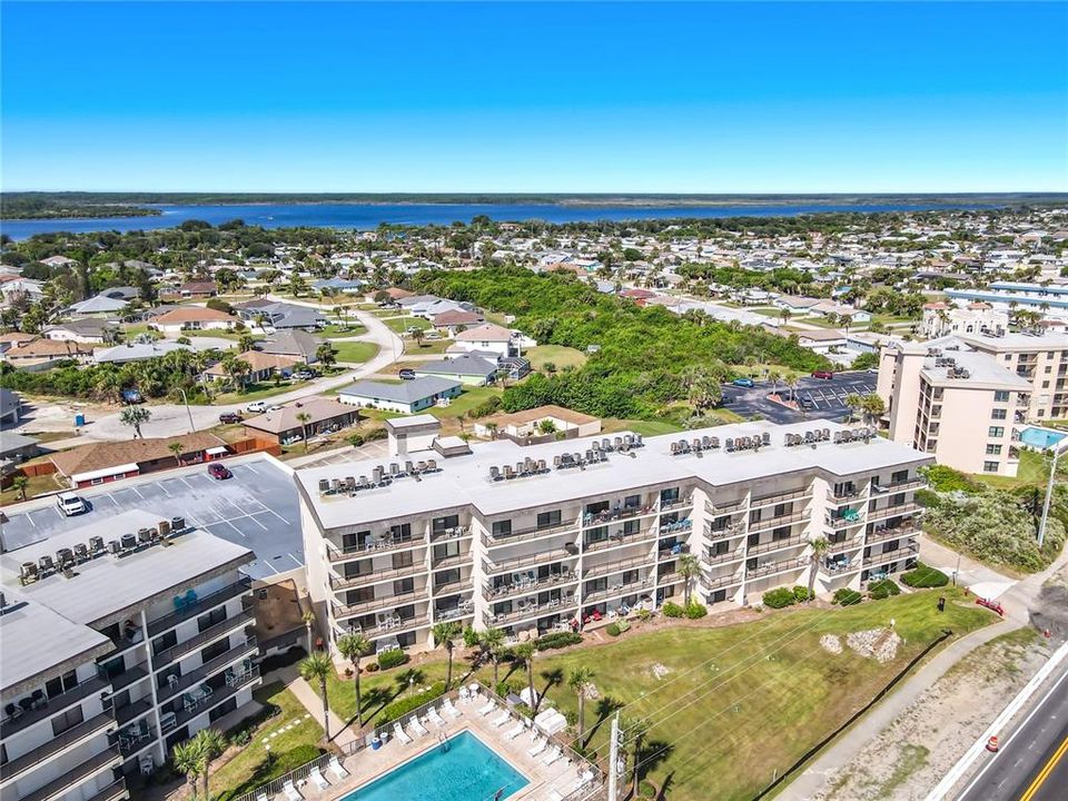 For Sale: $249,900 (2 beds, 2 baths, 925 Square Feet)
