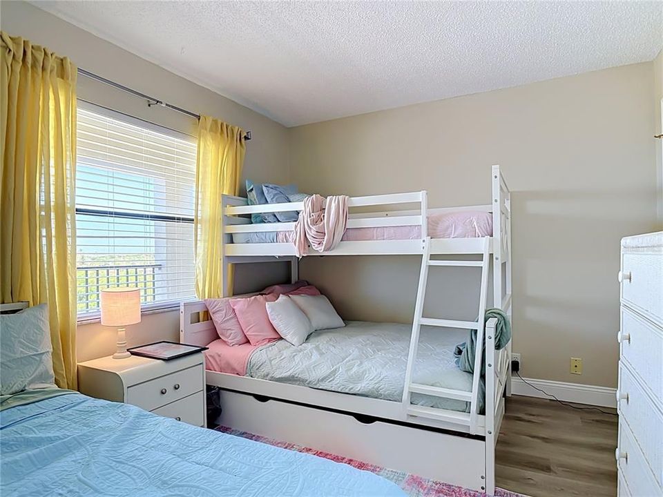 For Sale: $249,900 (2 beds, 2 baths, 925 Square Feet)