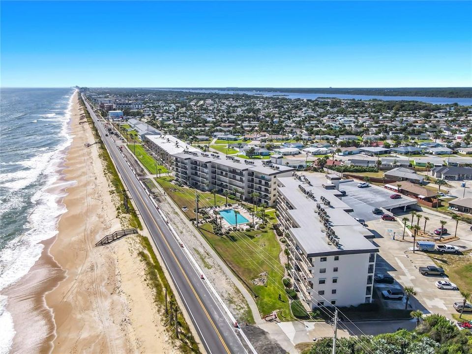 For Sale: $249,900 (2 beds, 2 baths, 925 Square Feet)