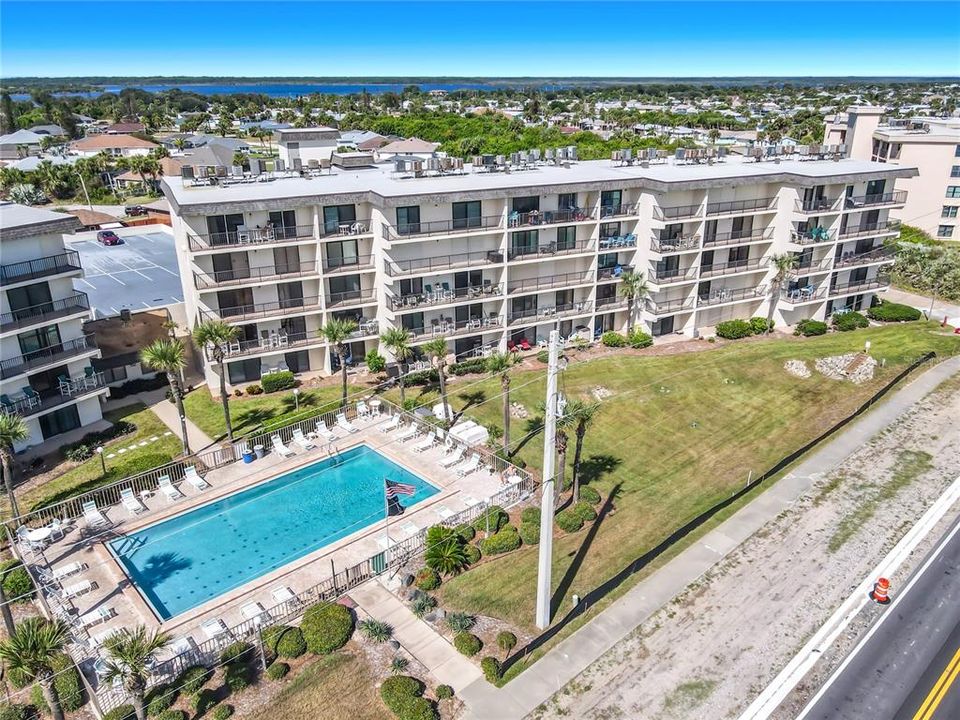For Sale: $249,900 (2 beds, 2 baths, 925 Square Feet)