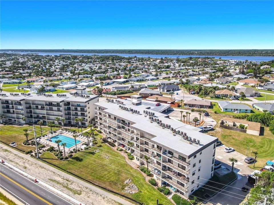For Sale: $249,900 (2 beds, 2 baths, 925 Square Feet)