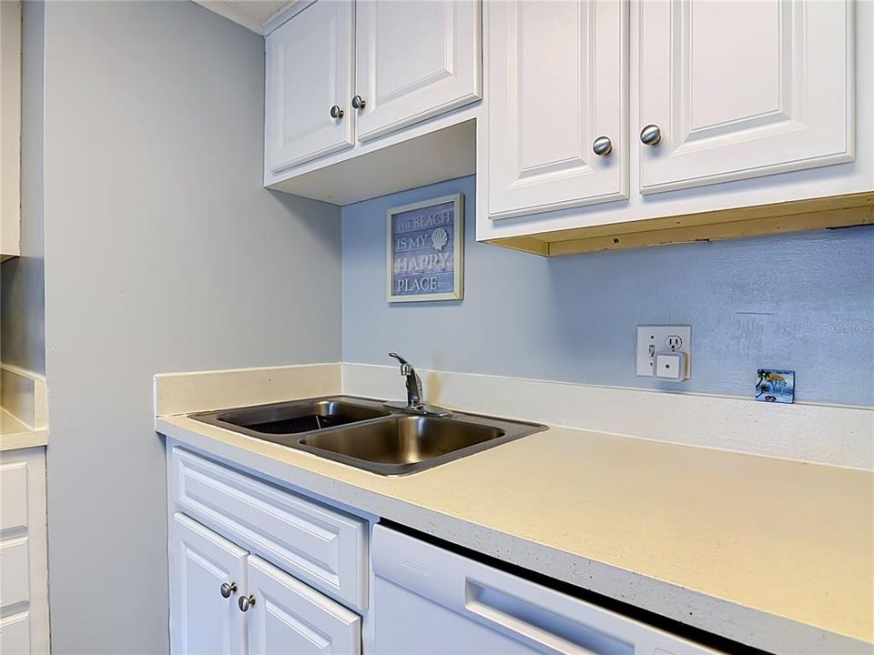 For Sale: $249,900 (2 beds, 2 baths, 925 Square Feet)