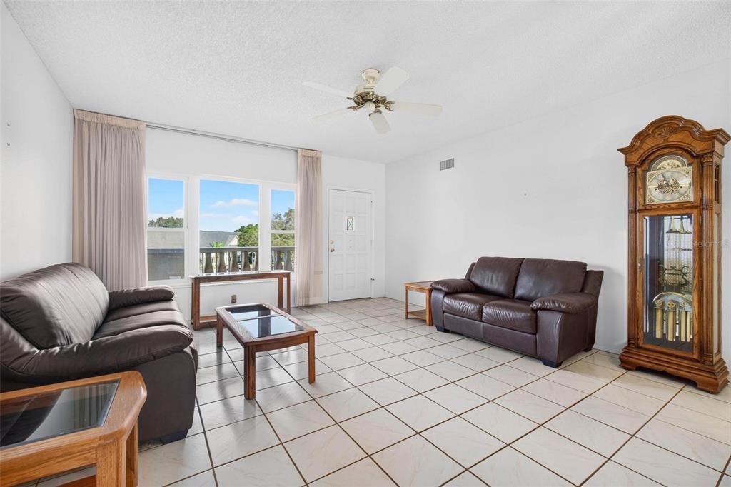 For Sale: $179,000 (2 beds, 2 baths, 1370 Square Feet)