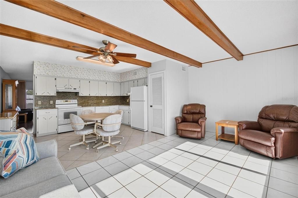 For Sale: $179,000 (2 beds, 2 baths, 1370 Square Feet)