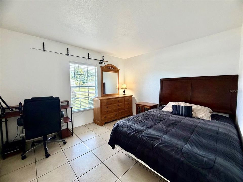 En Venta: $265,000 (4 camas, 2 baños, 1643 Pies cuadrados)