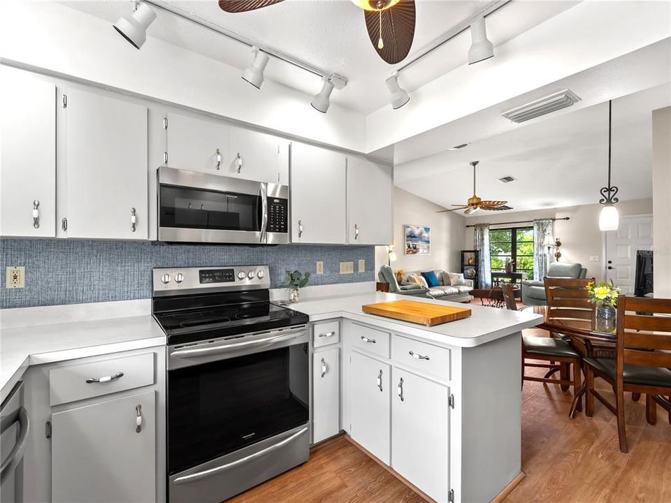 For Sale: $365,000 (2 beds, 2 baths, 1680 Square Feet)