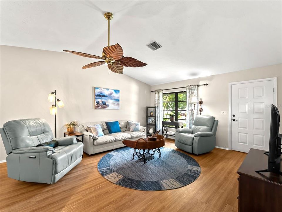 For Sale: $365,000 (2 beds, 2 baths, 1680 Square Feet)