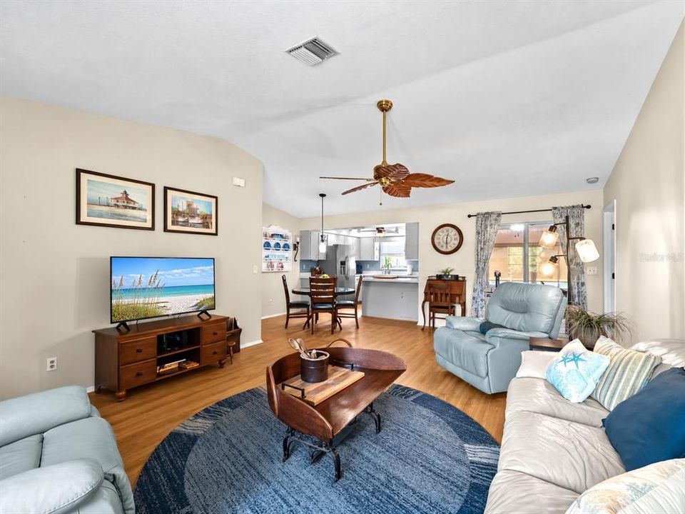 For Sale: $365,000 (2 beds, 2 baths, 1680 Square Feet)