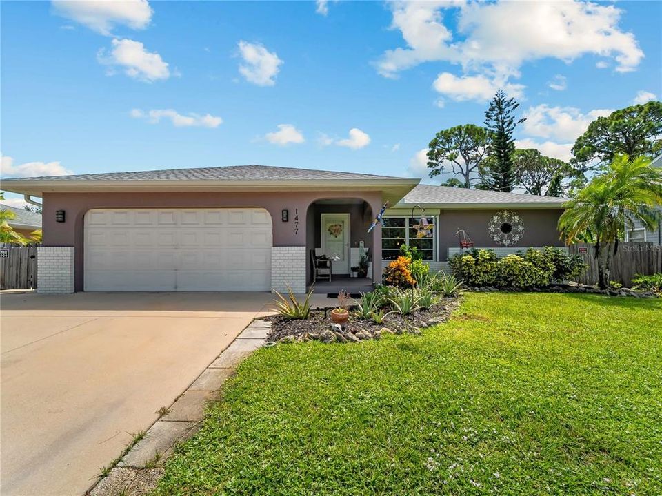For Sale: $365,000 (2 beds, 2 baths, 1680 Square Feet)