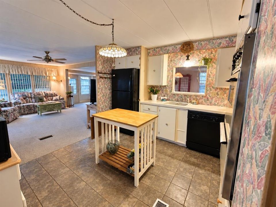 For Sale: $86,500 (2 beds, 2 baths, 1248 Square Feet)