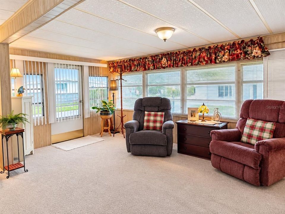 For Sale: $86,500 (2 beds, 2 baths, 1248 Square Feet)