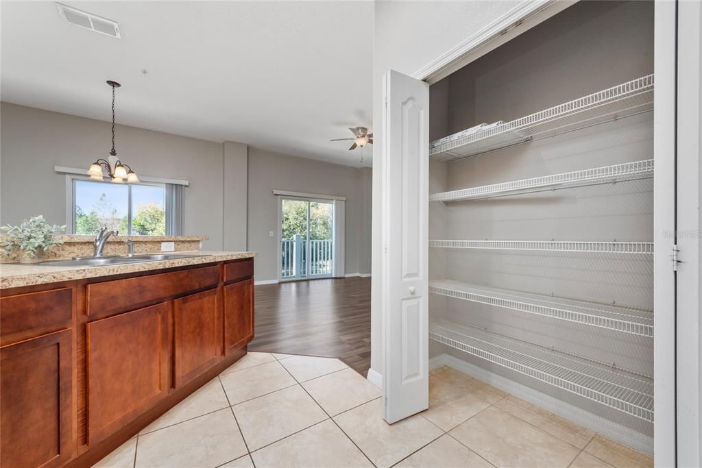 For Rent: $2,095 (2 beds, 2 baths, 1305 Square Feet)