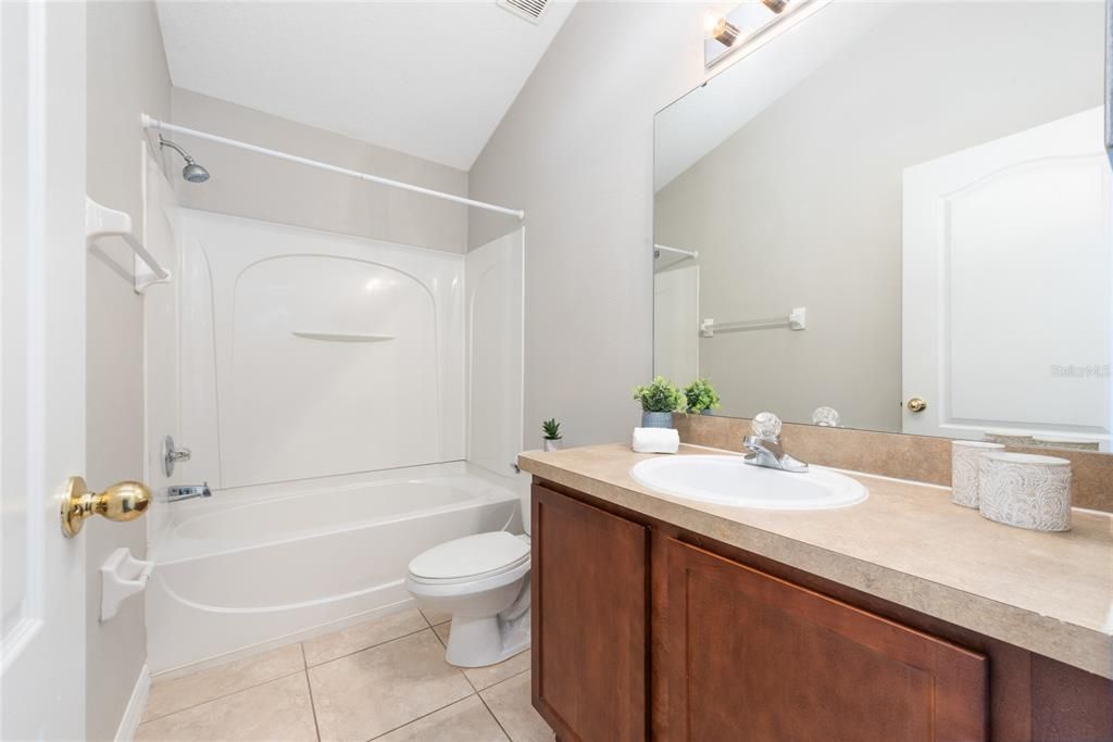 For Rent: $2,095 (2 beds, 2 baths, 1305 Square Feet)