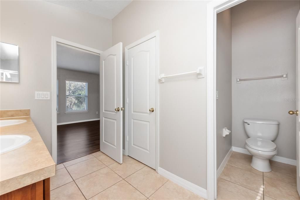 For Rent: $2,095 (2 beds, 2 baths, 1305 Square Feet)