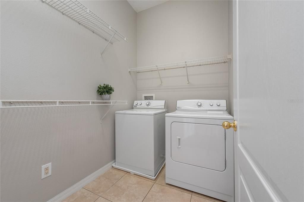 For Rent: $2,095 (2 beds, 2 baths, 1305 Square Feet)