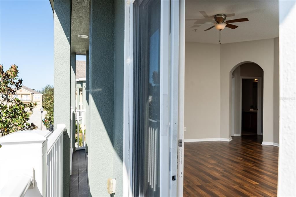 For Rent: $2,095 (2 beds, 2 baths, 1305 Square Feet)