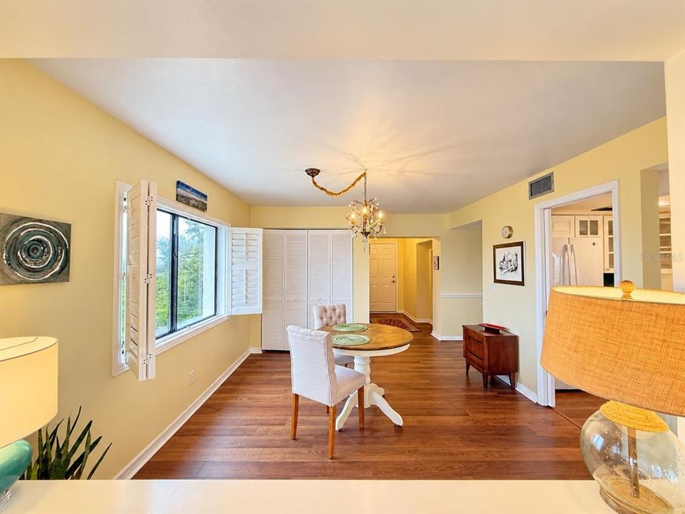 En Venta: $550,000 (3 camas, 3 baños, 2410 Pies cuadrados)
