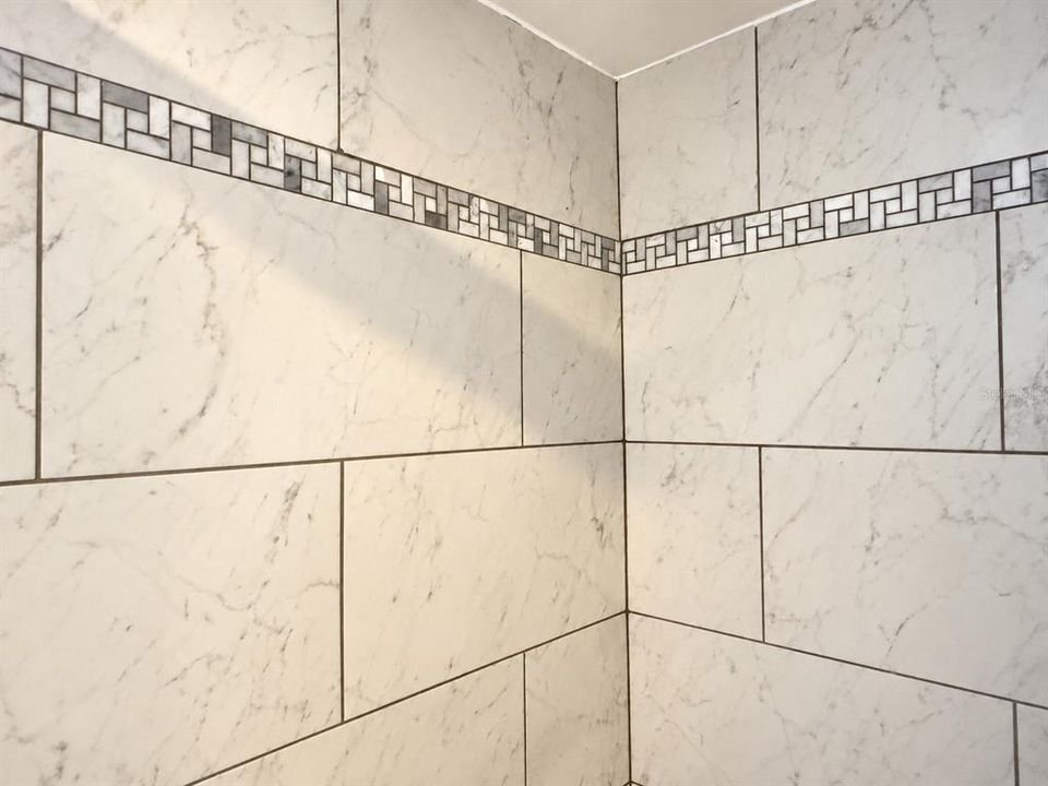 En Venta: $550,000 (3 camas, 3 baños, 2410 Pies cuadrados)