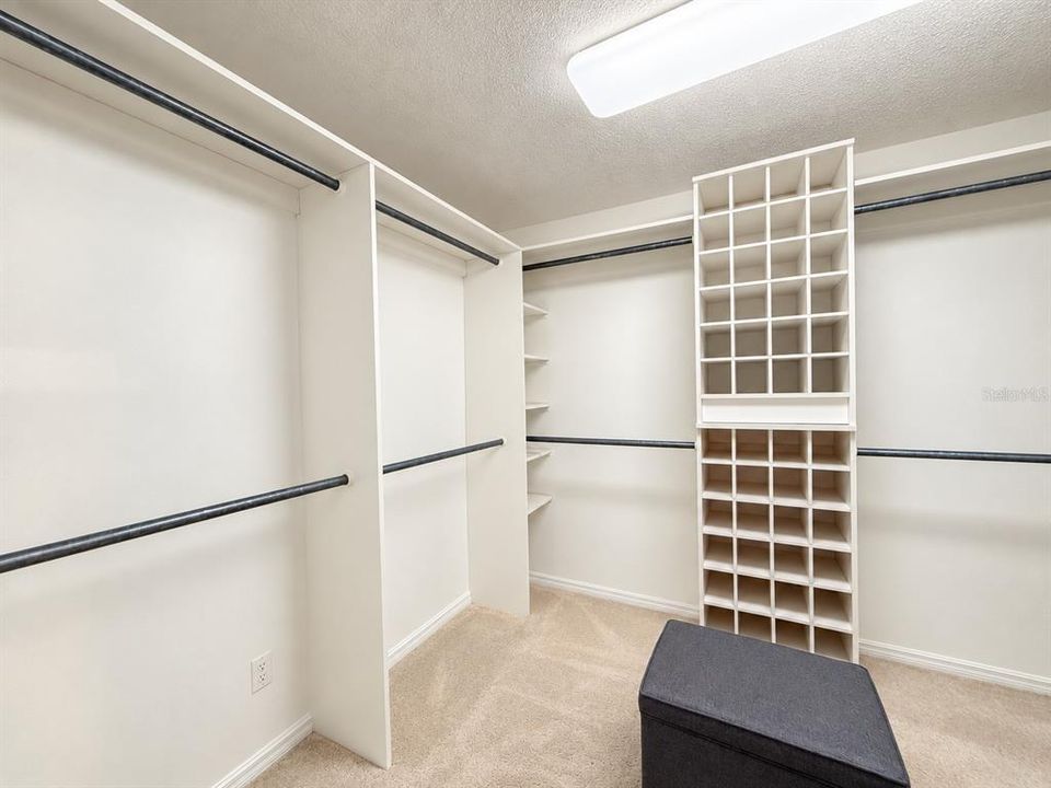 En Venta: $550,000 (3 camas, 3 baños, 2410 Pies cuadrados)