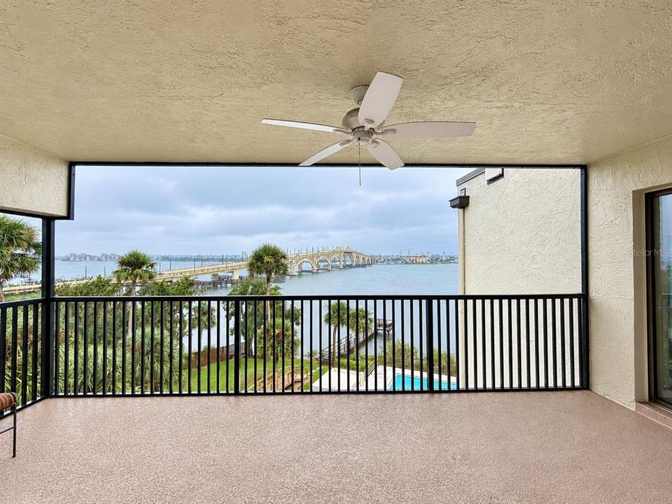 En Venta: $550,000 (3 camas, 3 baños, 2410 Pies cuadrados)