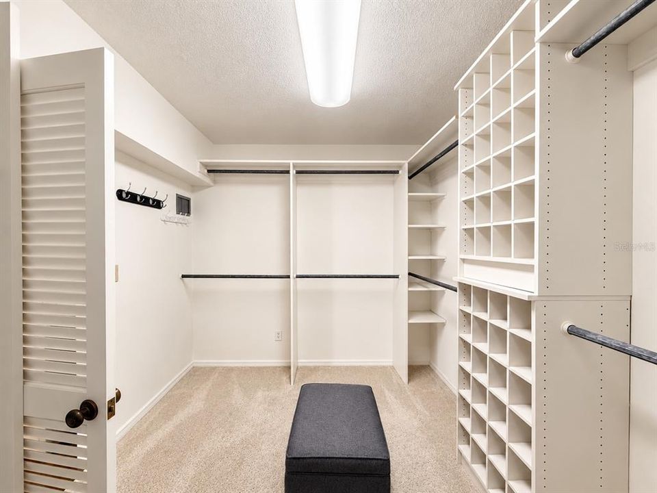En Venta: $550,000 (3 camas, 3 baños, 2410 Pies cuadrados)