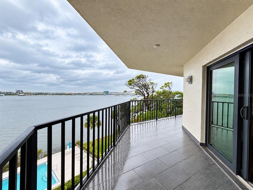 En Venta: $550,000 (3 camas, 3 baños, 2410 Pies cuadrados)