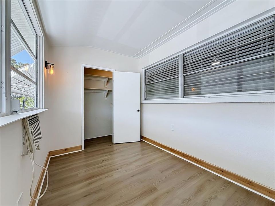 На продажу: $129,900 (2 спален, 1 ванн, 870 Квадратных фут)